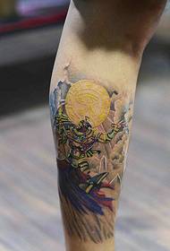 ຮູບແບບ tattoo calf color sun god ແບບສັກກະລະບູດແມ່ນ ໜ້າ ຈັບຕາຫລາຍ