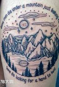 Modello di tatuaggio gamba neve montagna