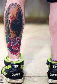 modello di tatuaggio maschera per le gambe