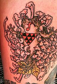 Bedro pattern krizantemski oblik tetovaže