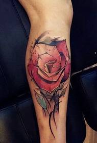 kleur roos tatoeëring patroon op die kalf is baie opvallend