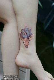 腿部个性鹿纹身图案