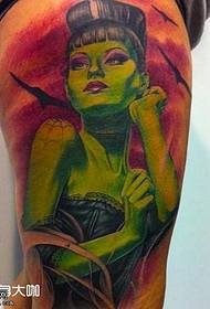 Wzór tatuażu nogi zielona kobieta