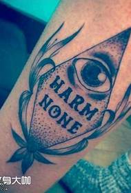 motivo tatuaggio occhio triangolo gamba
