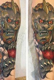 noga tetovaža lav uzorak tetovaža