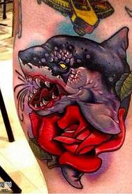 роза отворена акула модел татуировка