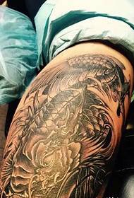 borsa gambe in bianco e nero tradizionale grande modello di tatuaggio di calamari