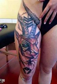Been herten tattoo patroon