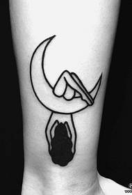चंद्रमा लड़की काली मोटी रेखा टैटू पैटर्न पर बछड़ा