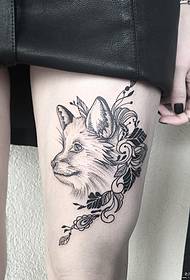 modello del tatuaggio della vite cane coscia