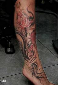 gamba tatuaggio bellissimo fiore