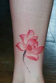 picior model de tatuaj de lotus înflorit puternic