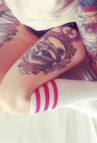 ženski totemi boje nogu u Europi i Americi Cat Tattoo