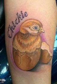 ფეხი დაბადებული chick tattoo ნიმუში