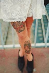 Këmbët e pastra vajzë foto Cute portret tatuazh
