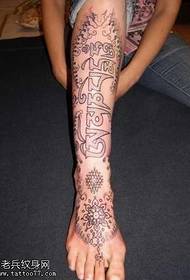 modello di tatuaggio sanscrito moda gamba