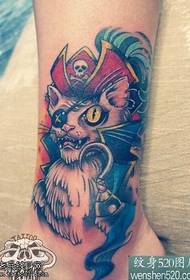 узорак тетоваже мачке капетана пиратске мачке