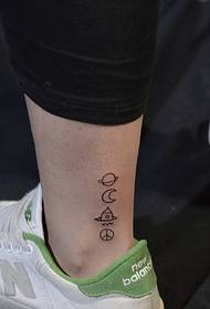 tatuaggio tatuaggio piccolo personaggio semplice personalità piccolo modello