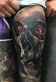 mannlig venstre og høyre blomsterskrekk stor skalleHead tatoveringsbilde