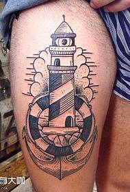 Padrão de tatuagem de farol de perna
