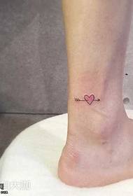 Модел на тетоважа на срцето од стрелаштво нозе