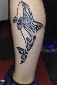 腿部鲸鱼纹身图案