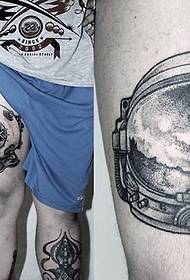 Model i tatuazhit të Zezë dhe të Bardhë