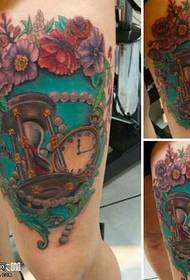 umlenze we-Floral hourglass tattoo iphethini
