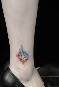 disegno del tatuaggio a stella a cinque punte a mini punte con gamba piccola
