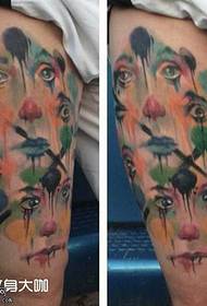 Tatuaggi a venti zampe sulle gambe
