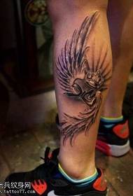 Wzór tatuażu korona skrzydła nóg
