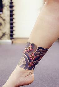 símbolo de amor y esperanza del tatuaje de cereza de anillo de pie de pierna
