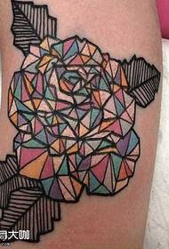 ຮູບແບບ tattoo ເຈາະເຈາະຂາ