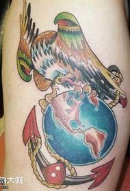 Wzór tatuażu nogi ziemi orła