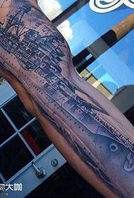 modello di tatuaggio nave madre gamba