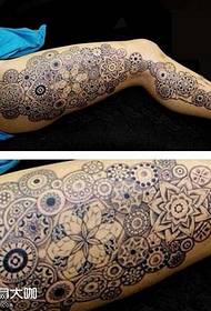 Tatuering mönster för benblommor