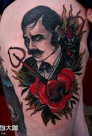 figure de jambe rose motif de tatouage