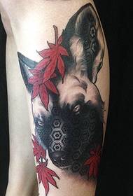 nagyon csodálatos fekete állati tetoválás minta a borjú