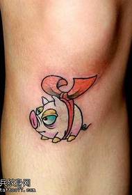 modello di tatuaggio maiale carino gamba