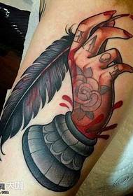 Patró de tatuatge a mà de la cama