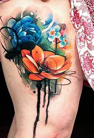 Meedercher op den Oberschenkel léif Aquarell Blummen Tattoo Biller