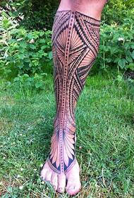Prendi il tatuaggio totem a gamba intera
