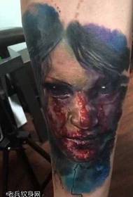 padrão de tatuagem de fantasma feminino de sangue