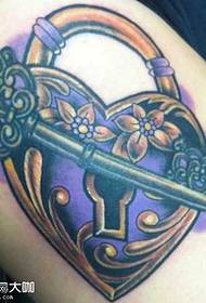 Motivo per tatuaggi con gamba bloccata