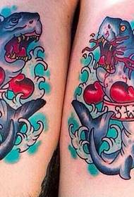 wzór tatuażu nogi rekina pięści