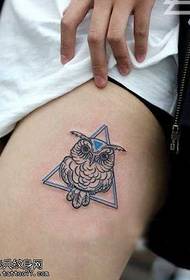 patró de tatuatge de mussol triangle de la cama