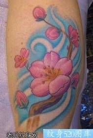 agba agba peach tattoo n'ụkwụ