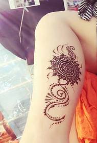 pattern ng batang babae ng batang babae na Henna tattoo pattern