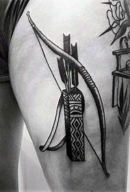 perna patrón de tatuaxe de arma en arco branco e negro
