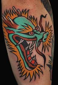interessante tatuaggio con motivi animali di Alex